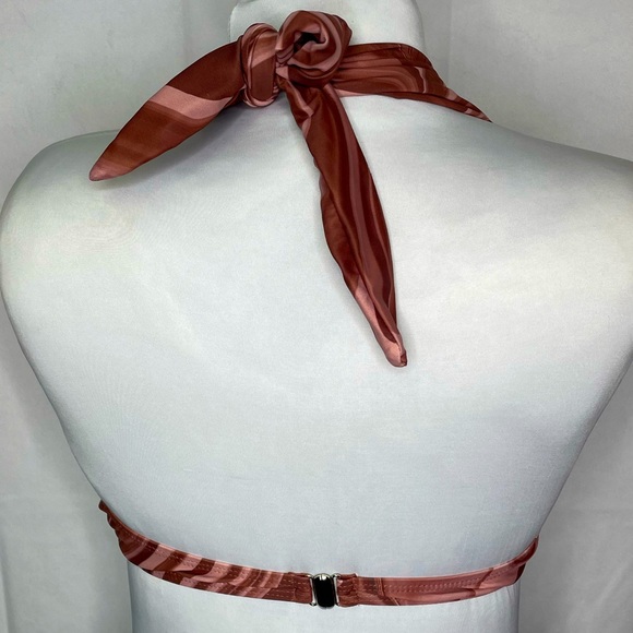 Cleavage Baring Underwire Bikini Top | Size Large - Picture 4 of 5